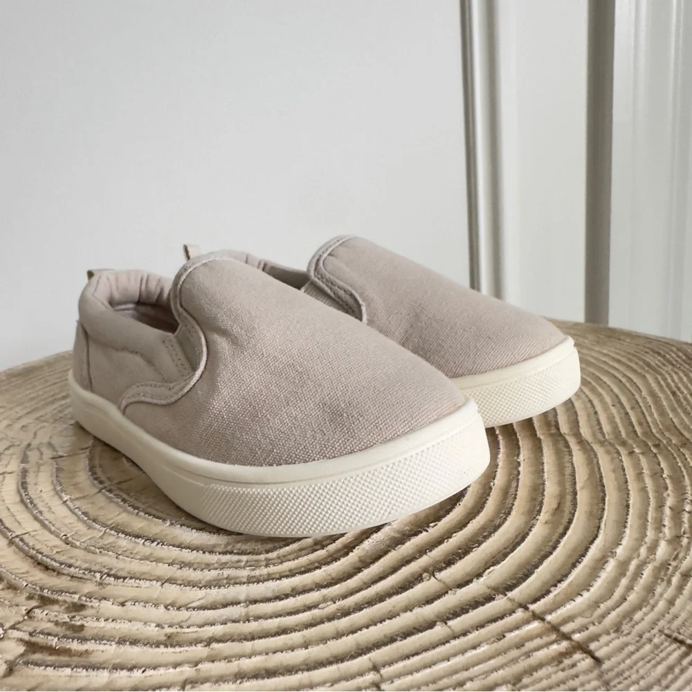 Gap Toddler Slip-On Beige Sneakers Size 8